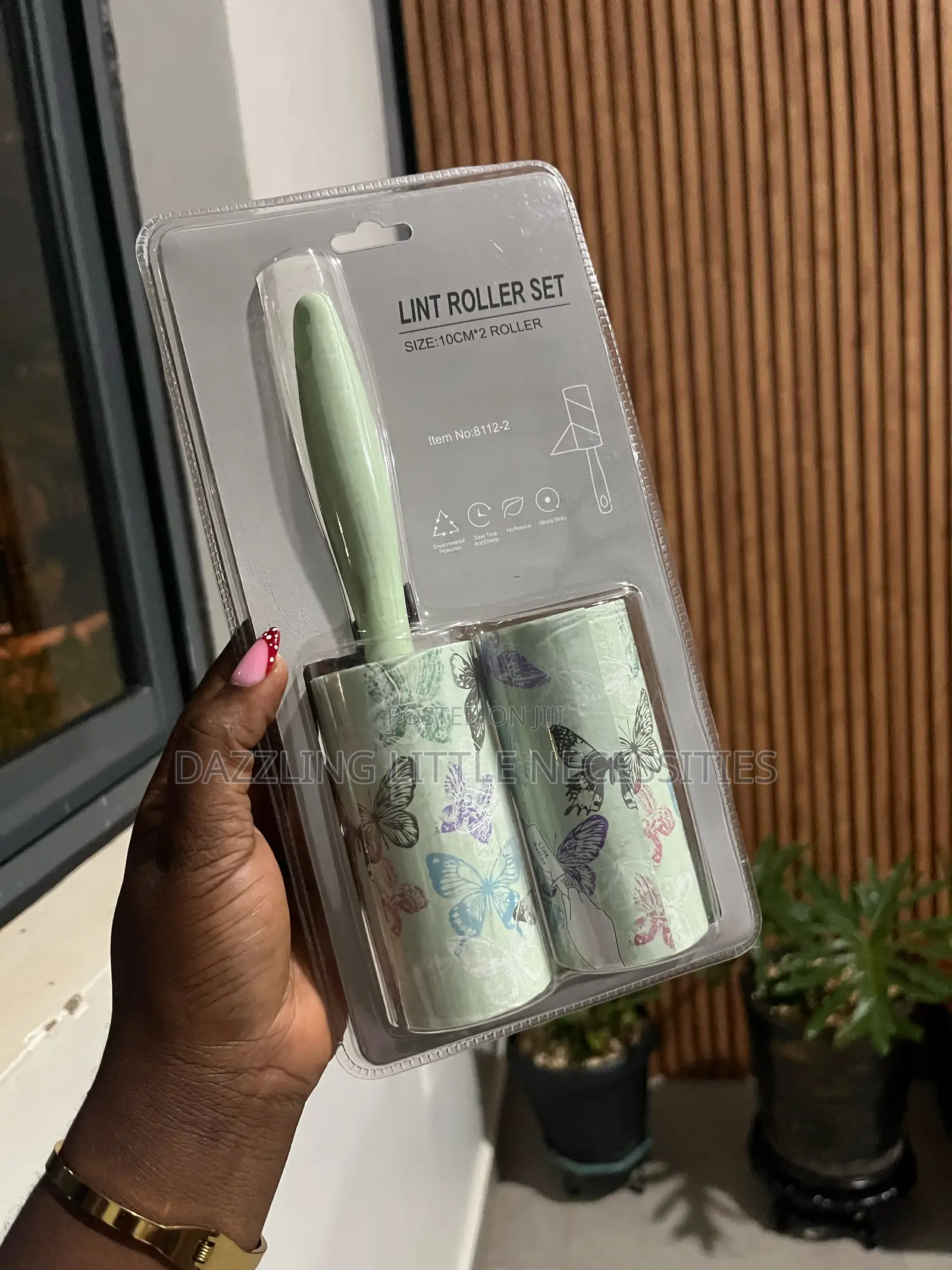 Minty Lint Roller With 1 Extra Refill