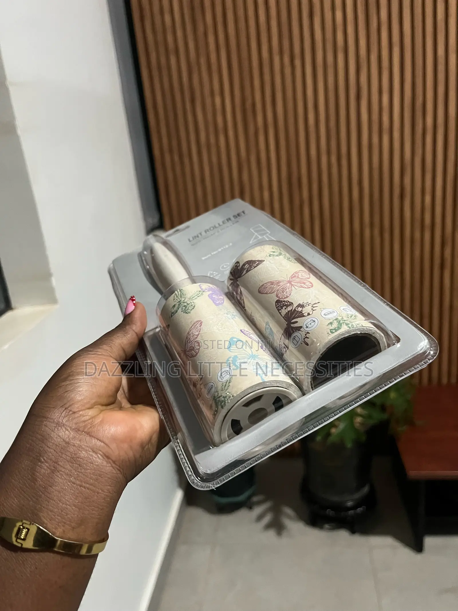 Butterfly Lint Roller With 1 Extra Refill