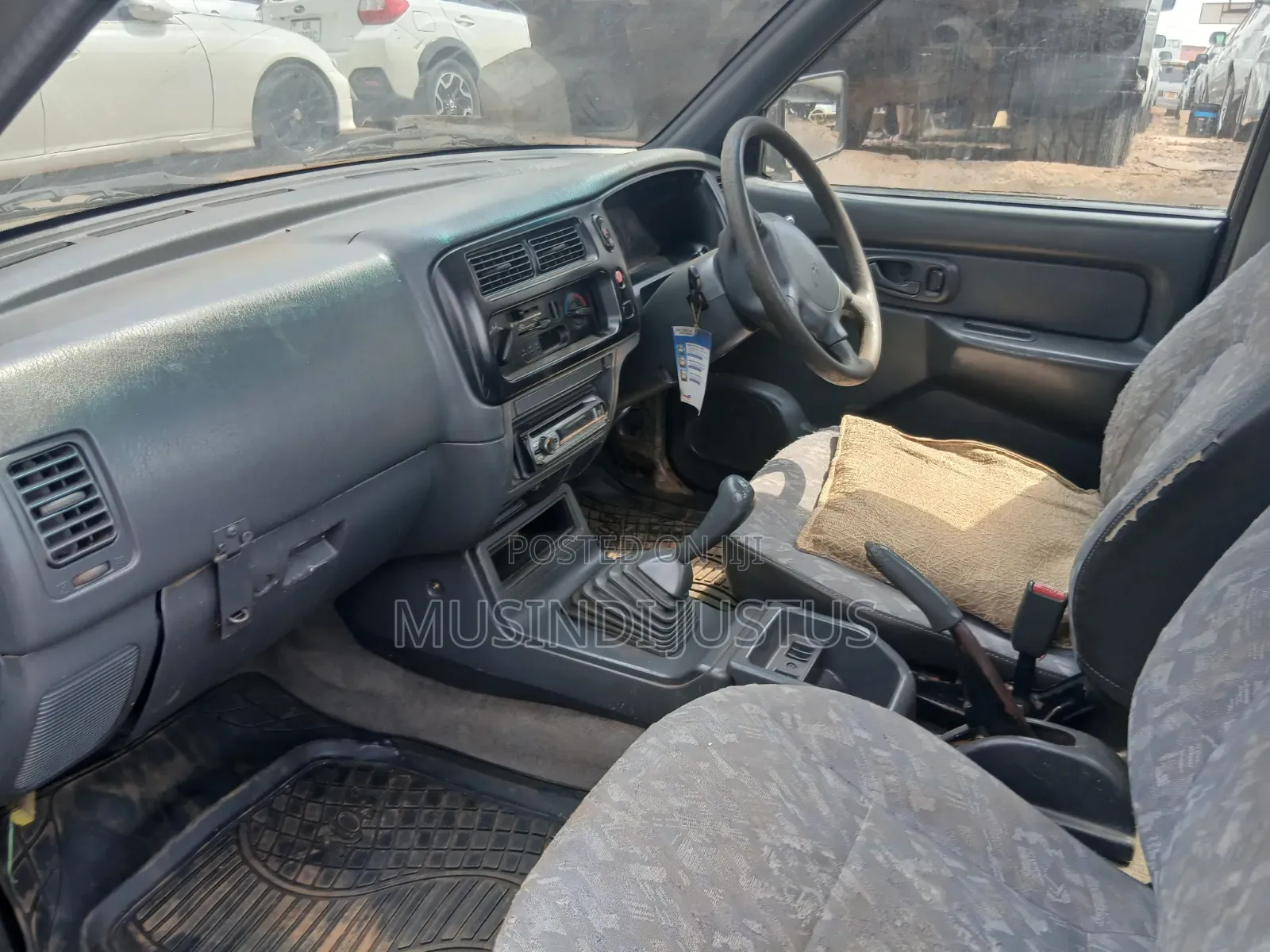 Nissan Pick-Up 2000 Green