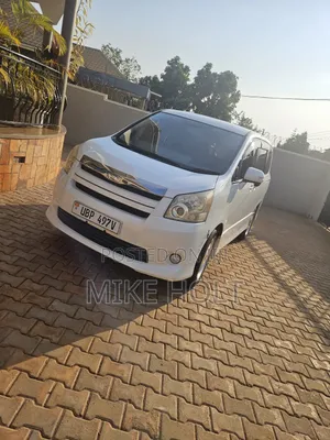 Toyota Noah 2009 White