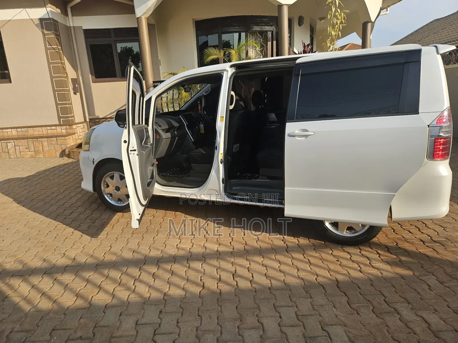 Toyota Noah 2009 White