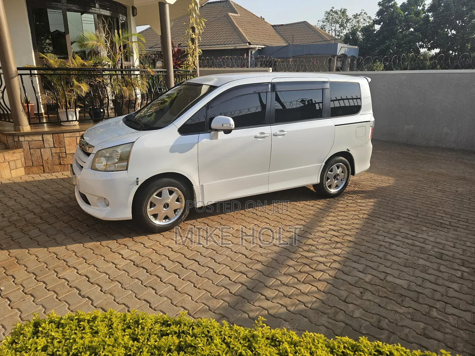 Toyota Noah 2009 White