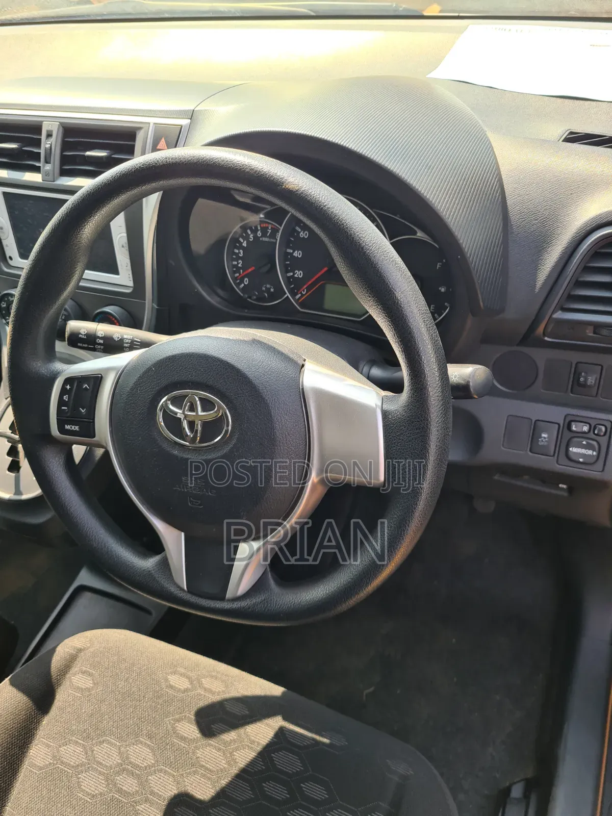 Toyota Ractis 2012 Silver