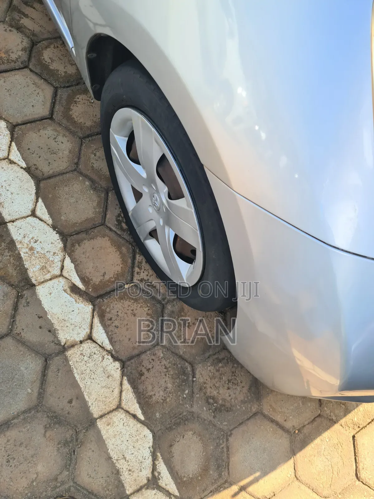 Toyota Ractis 2012 Silver