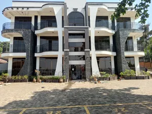3bdrm Block of Flats in Muyenga, Makindye for rent