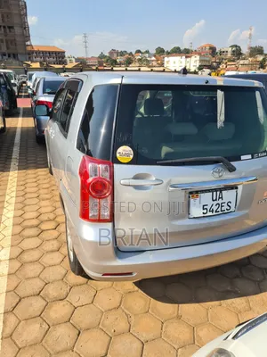 Toyota Raum 2011 Silver
