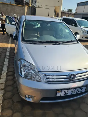 Toyota Raum 2011 Silver