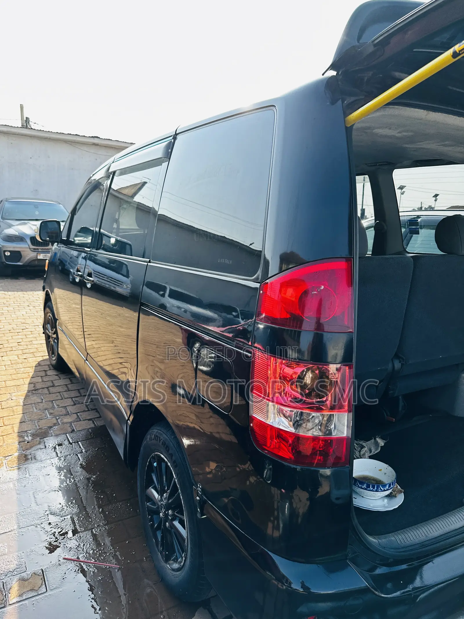 Toyota Noah 2012 Black