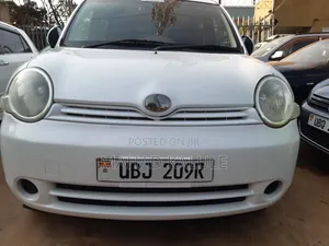 Toyota Sienta 2009 White