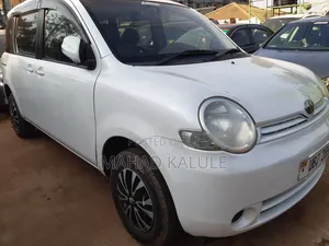 Toyota Sienta 2009 White