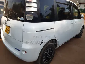 Toyota Sienta 2009 White