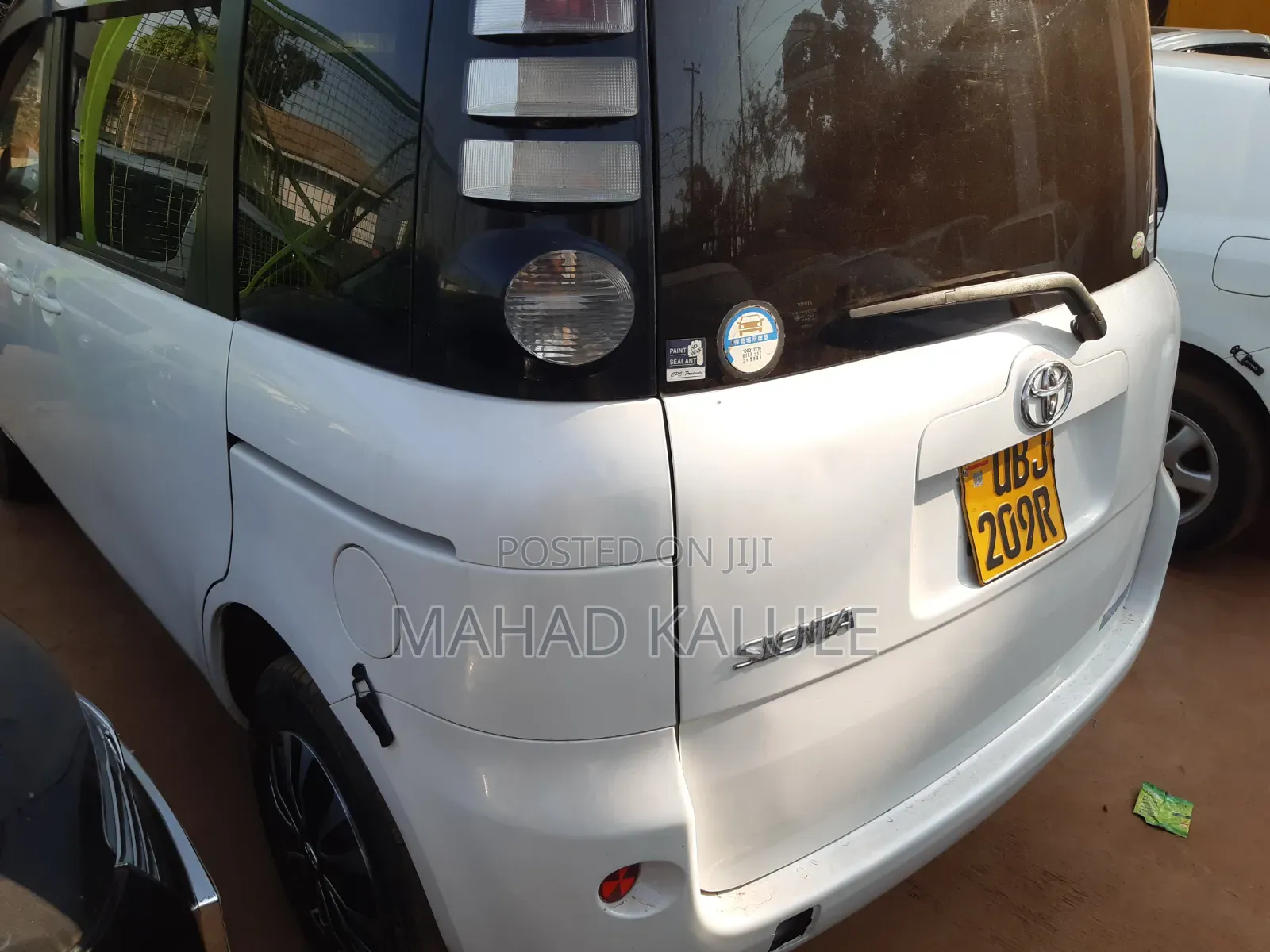 Toyota Sienta 2009 White