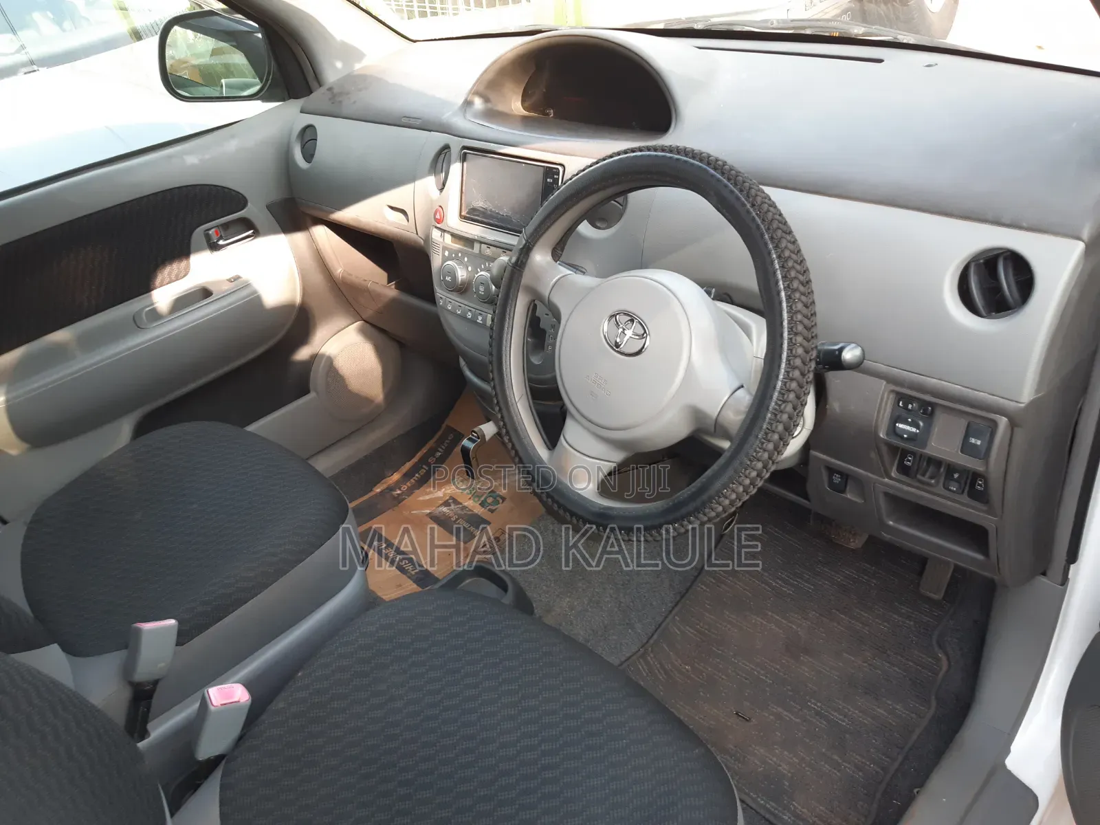 Toyota Sienta 2009 White