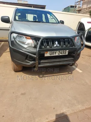 Mitsubishi L200 2015 Silver