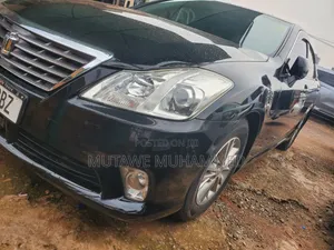 Toyota Crown 2012 Black
