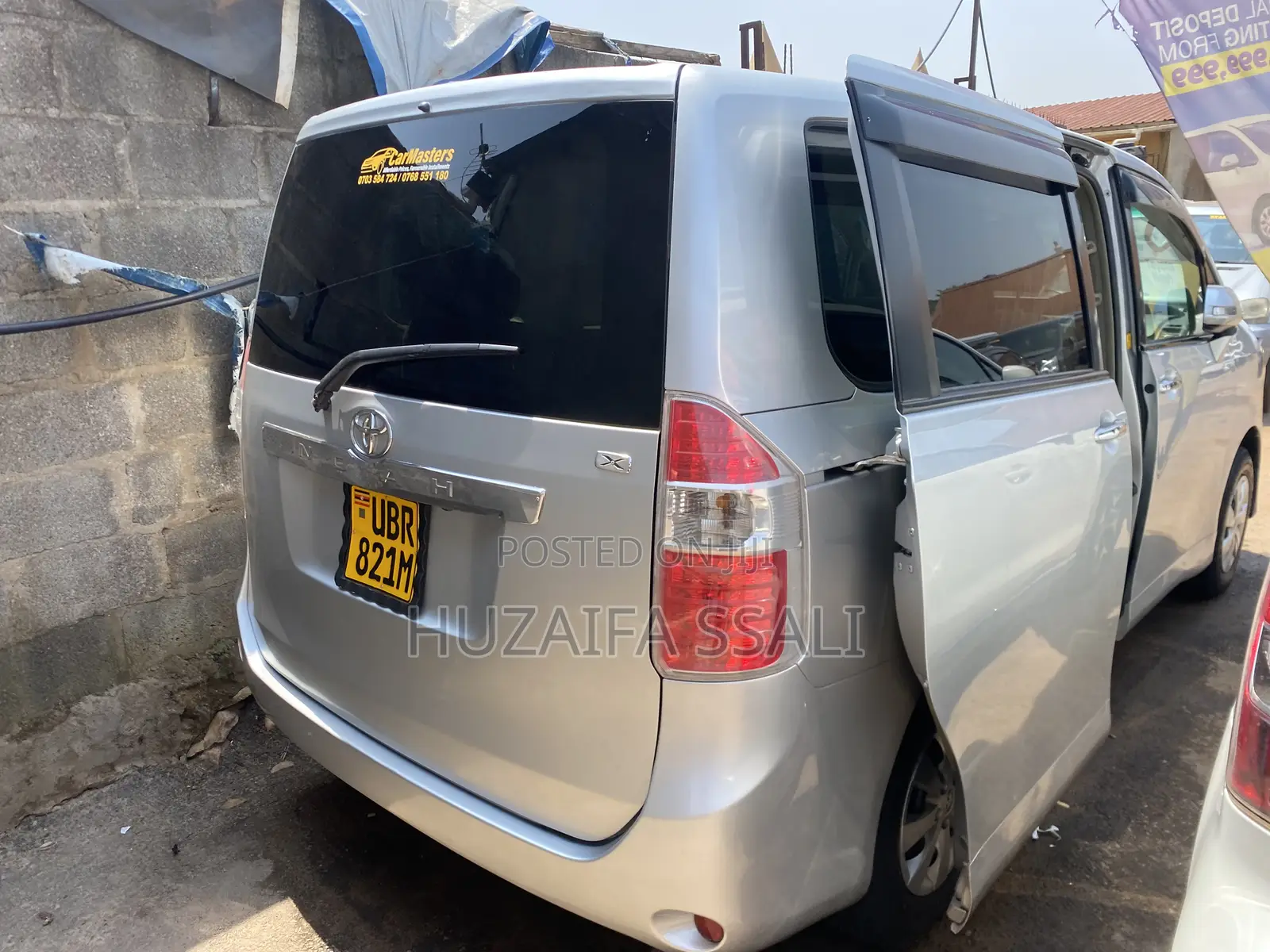 Toyota Noah 2010 White