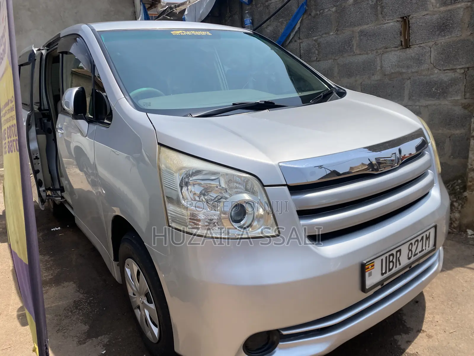 Toyota Noah 2010 White