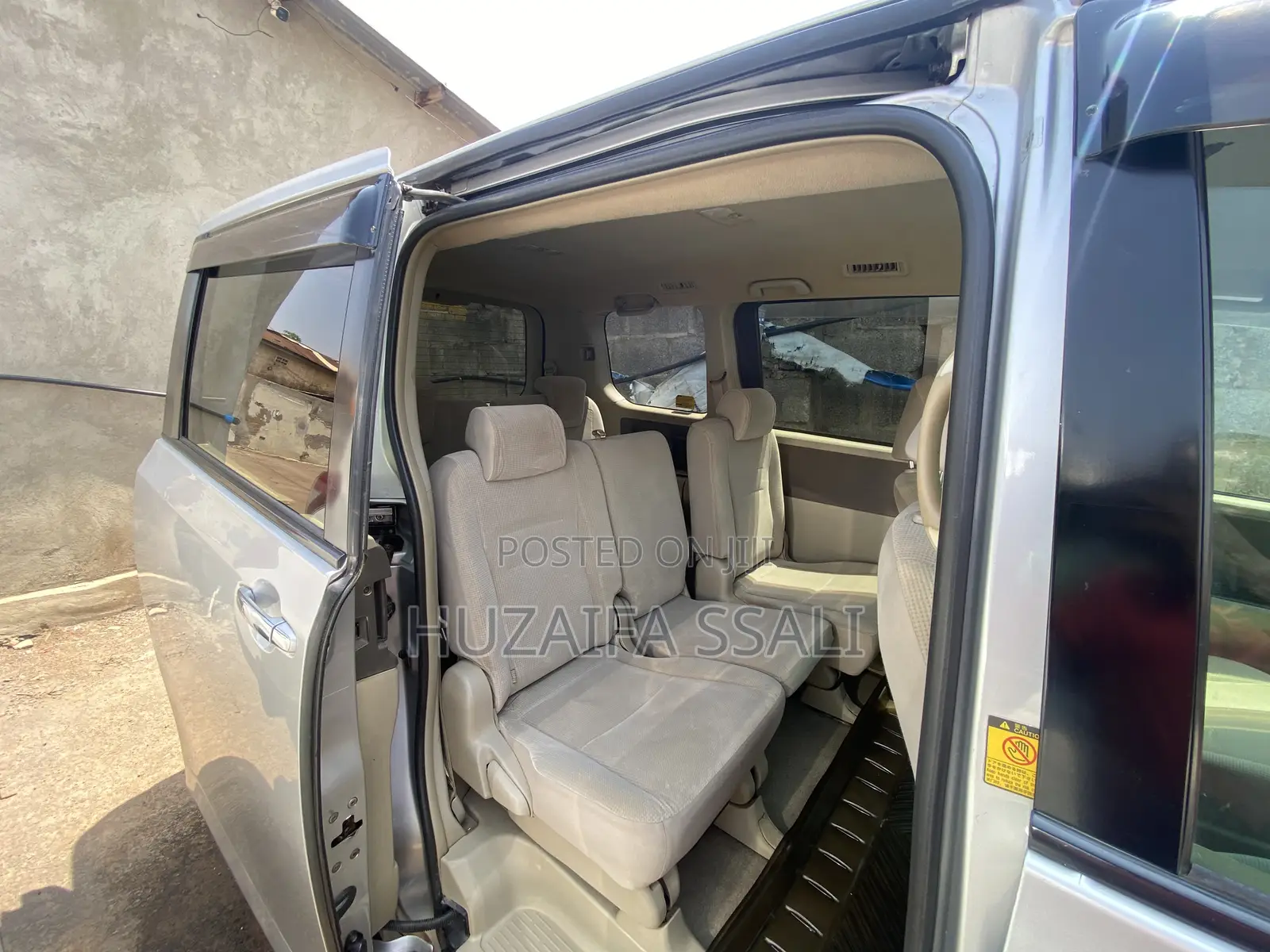 Toyota Noah 2010 White