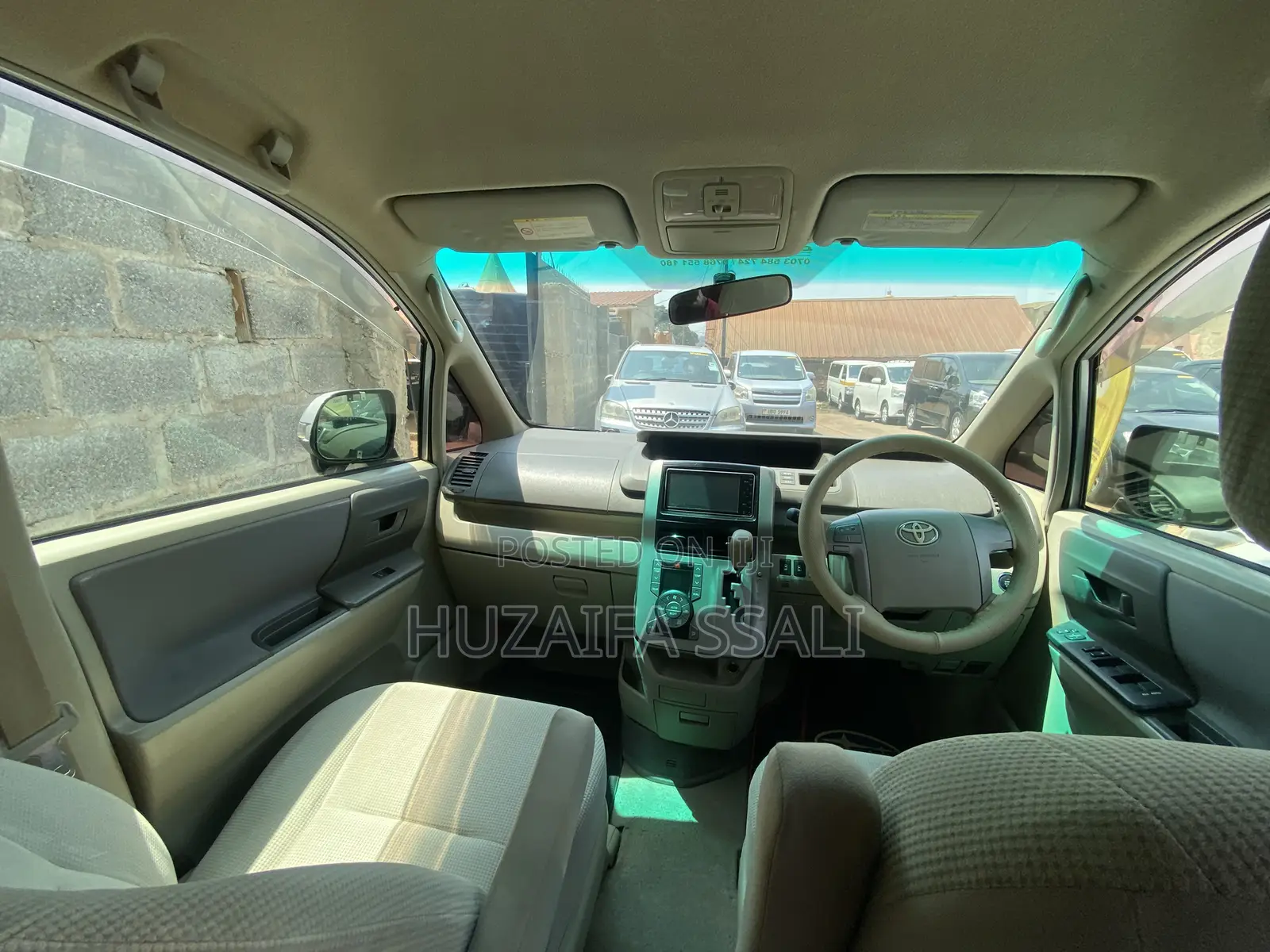 Toyota Noah 2010 White