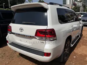 Toyota Land Cruiser 2015 White