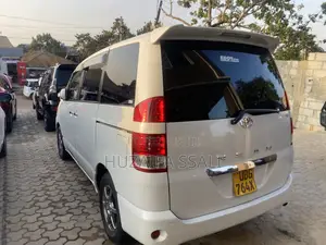 Toyota Noah 2008 Silver