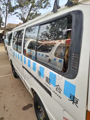 Toyota HiAce 2001 White
