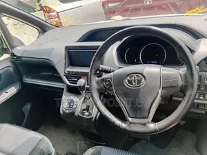 Toyota Noah 2014 White