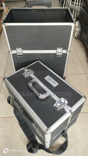 UK Used Professional Rolling Makeup Train Case.