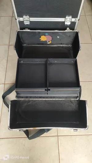 UK Used Professional Rolling Makeup Train Case.