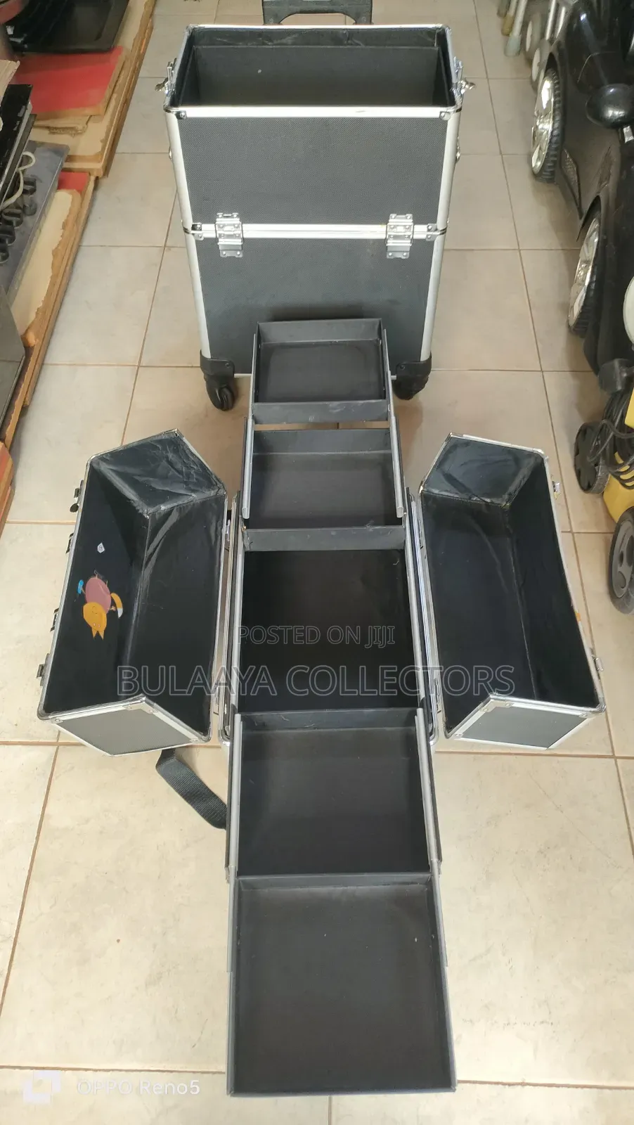 UK Used Professional Rolling Makeup Train Case.