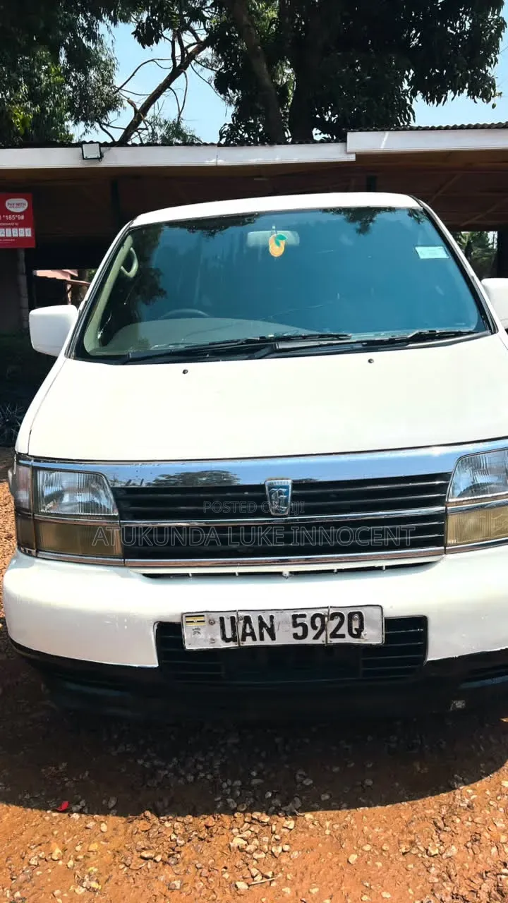 Nissan Grand 2004 White