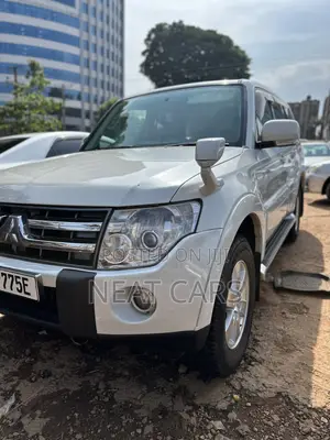 Mitsubishi Pajero 2009 White