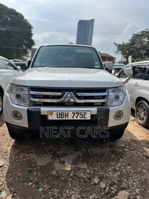 Mitsubishi Pajero 2009 White