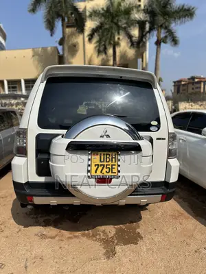 Mitsubishi Pajero 2009 White