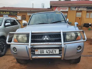 Mitsubishi Pajero 2005 Silver