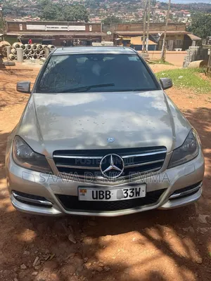 Mercedes-Benz C200 2011 Gold