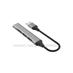 EZRA 4-in-1 USB-C Hub (Model UH10).