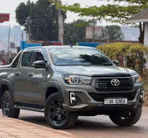 Toyota Hilux 2018 Green