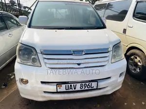 Toyota Noah 2004