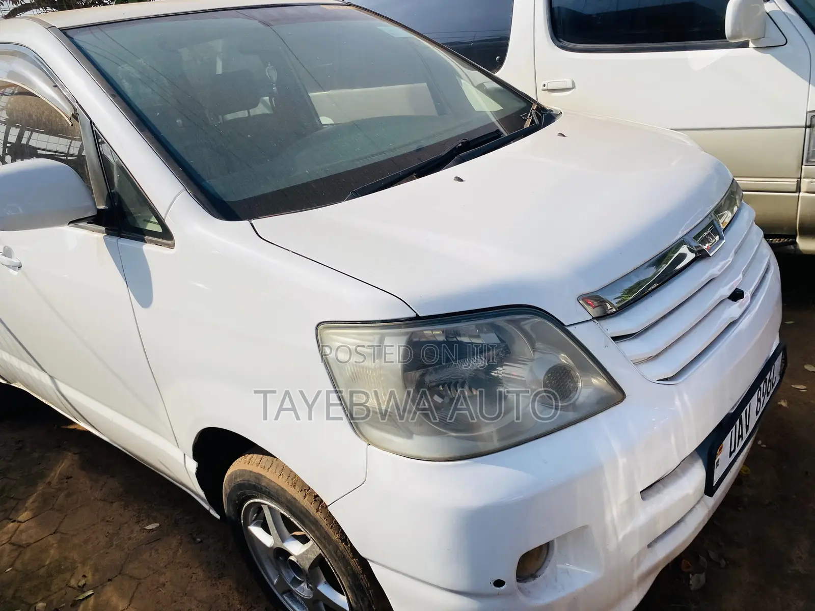 Toyota Noah 2004