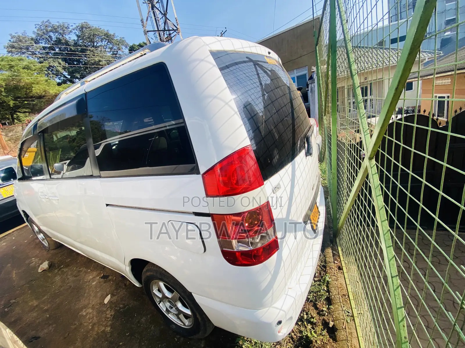 Toyota Noah 2004