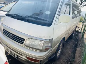 Toyota HiAce 2002 White