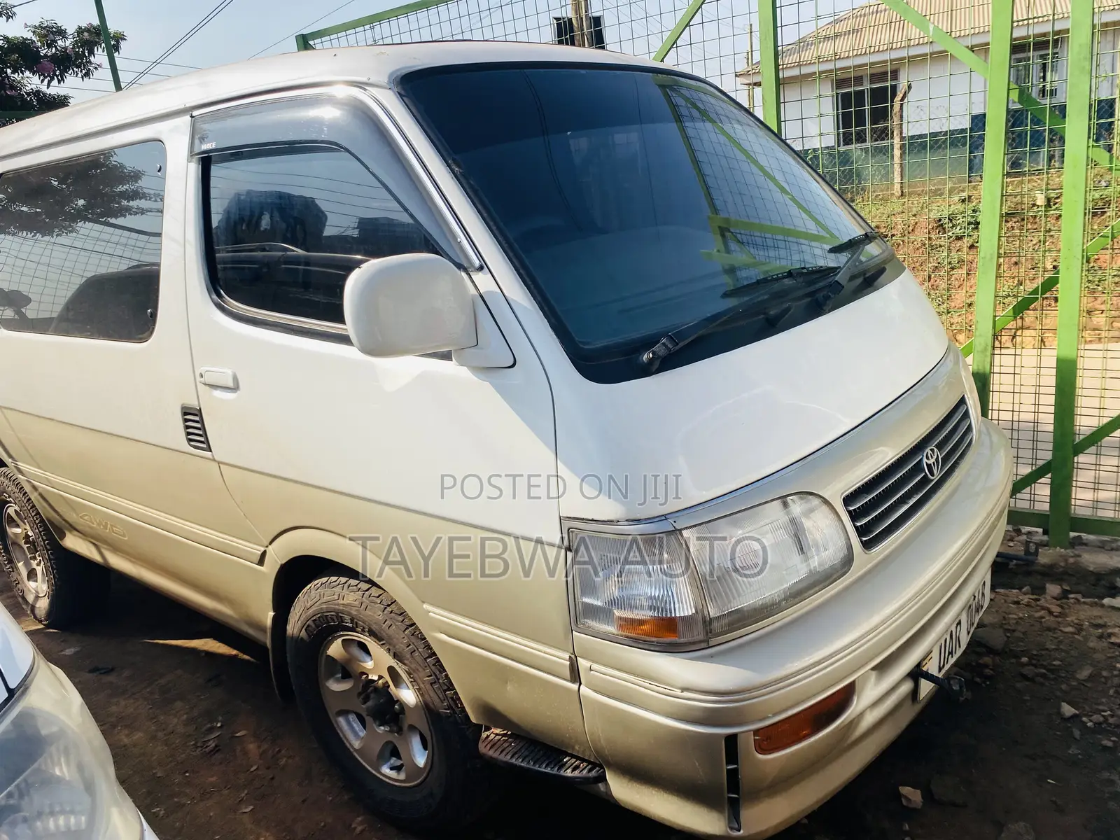 Toyota HiAce 2002 White