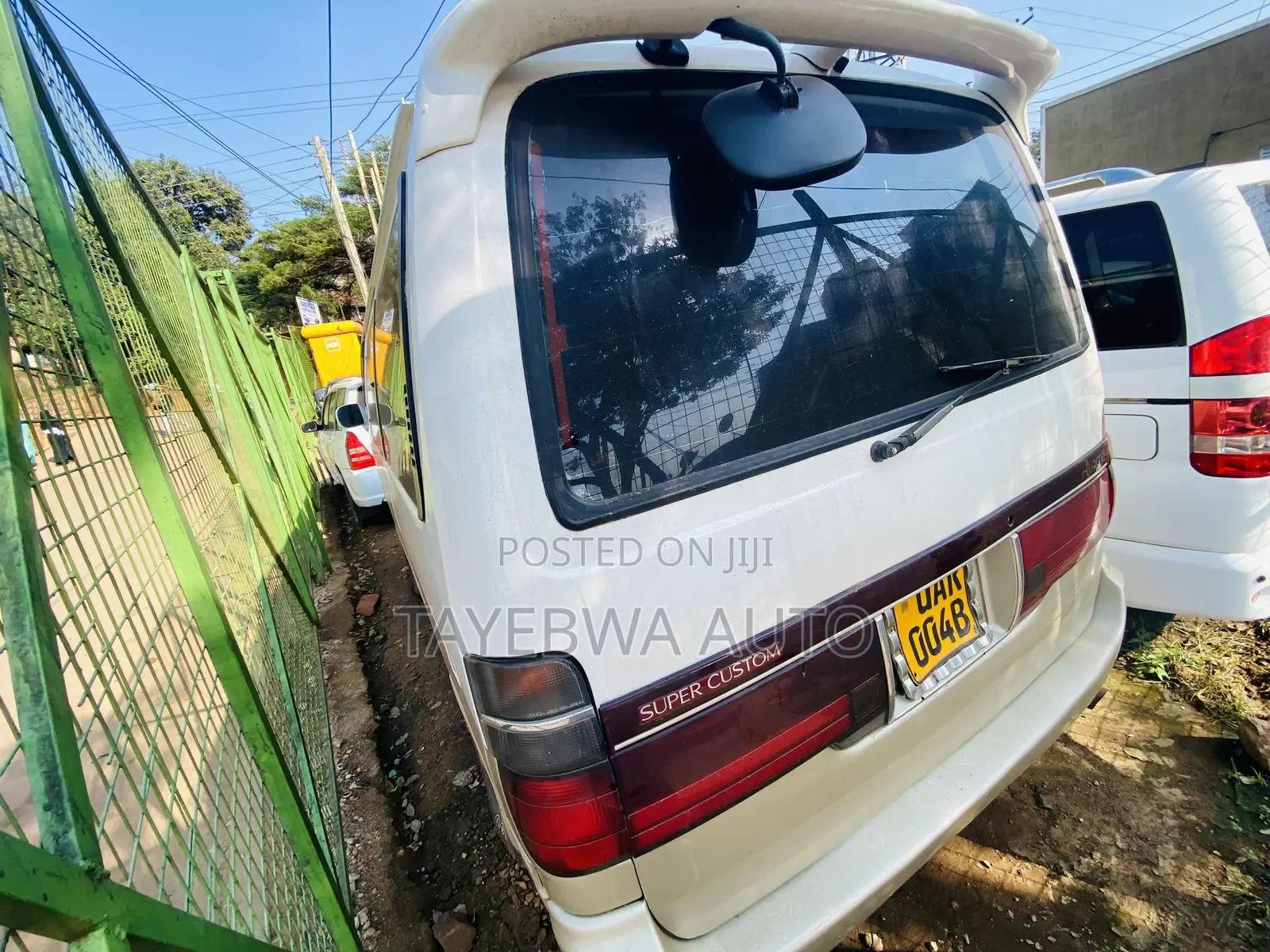 Toyota HiAce 2002 White