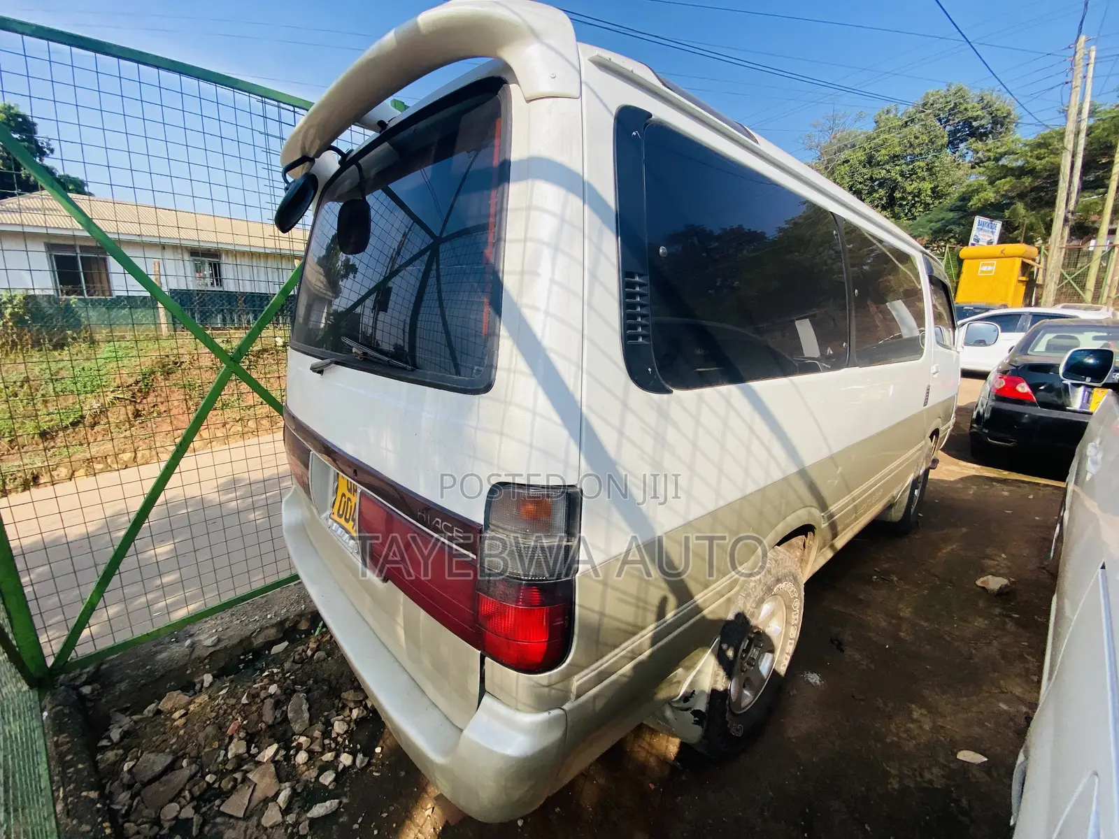 Toyota HiAce 2002 White