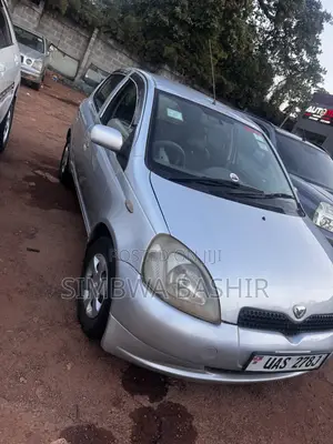 Toyota Vitz 2000 Silver