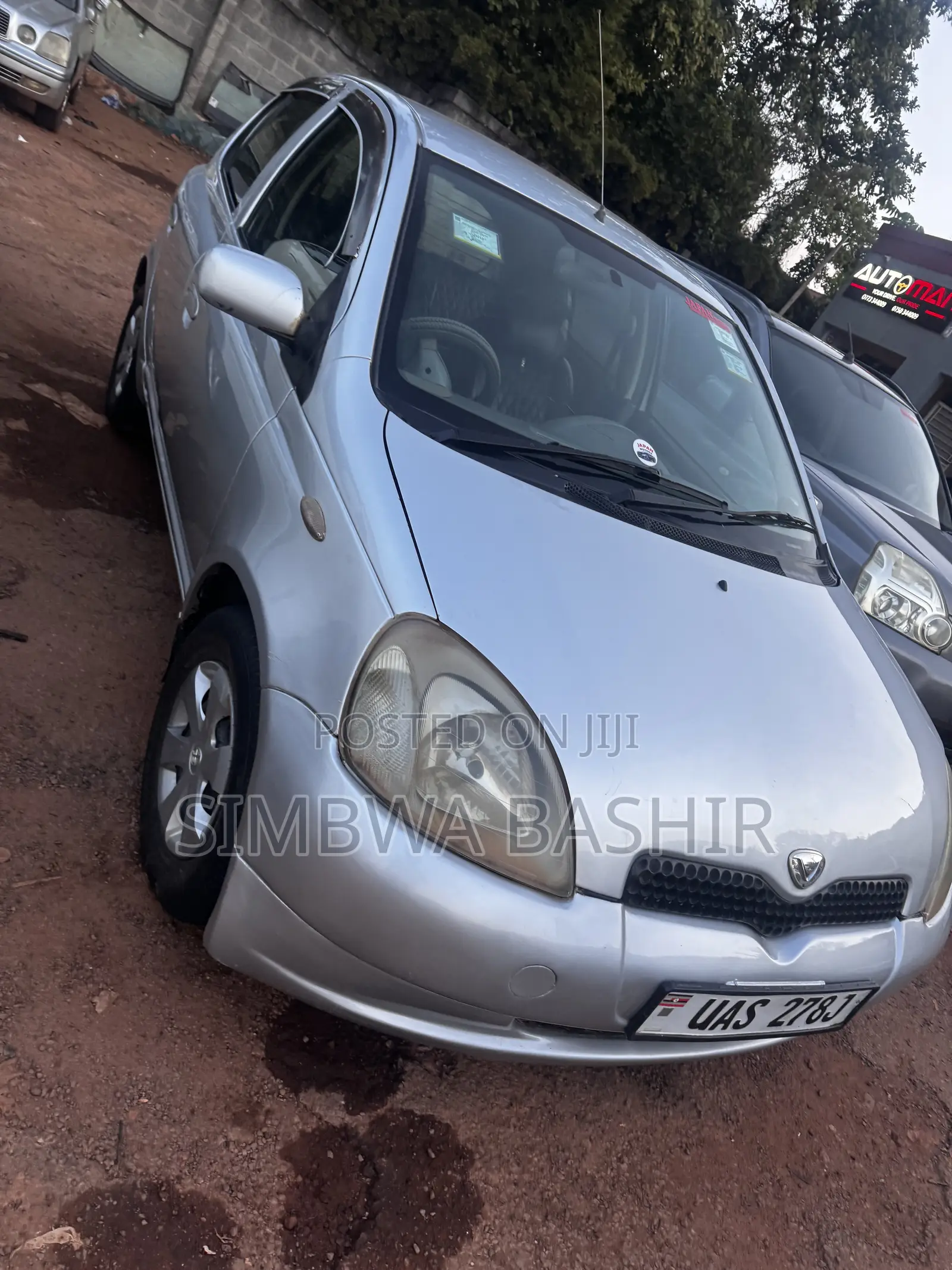 Toyota Vitz 2000 Silver