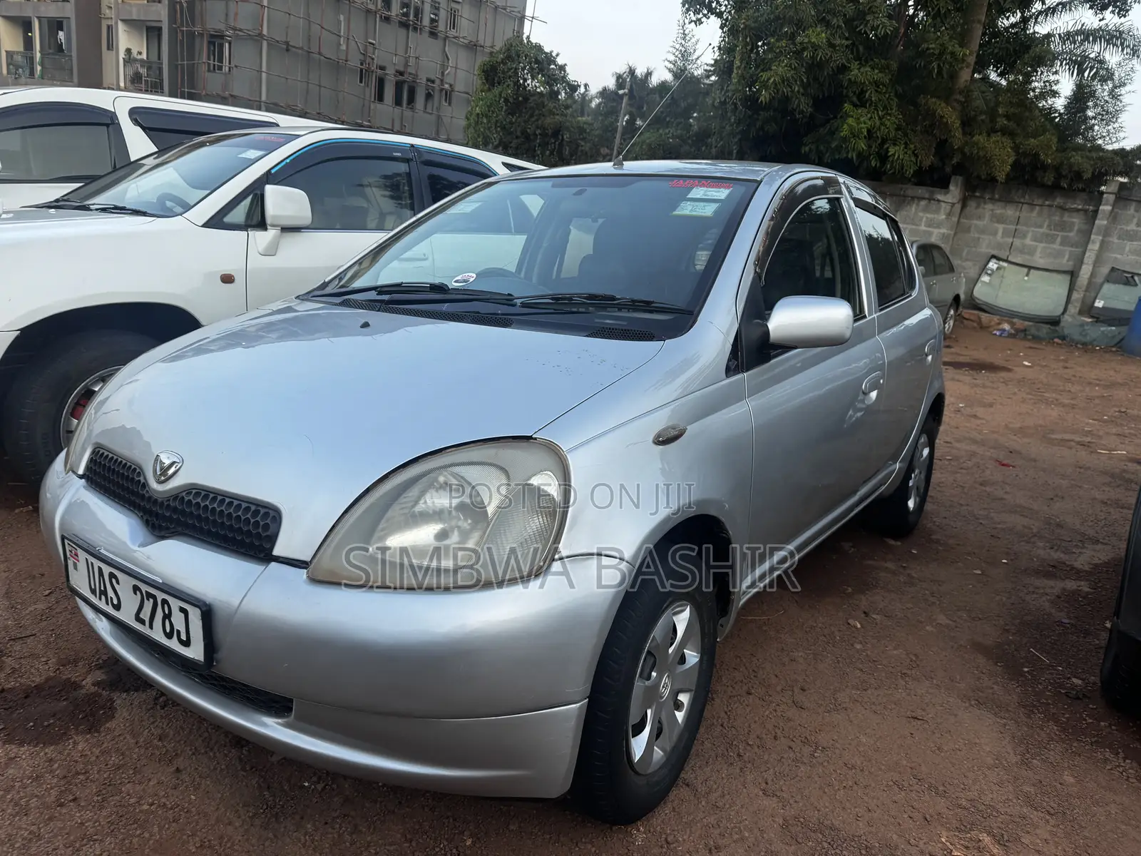 Toyota Vitz 2000 Silver