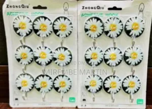 18 Pieces Adhesive Hooks Maximum 3kgs.