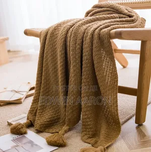 Textured Knitted Throw Blanket With Tassels